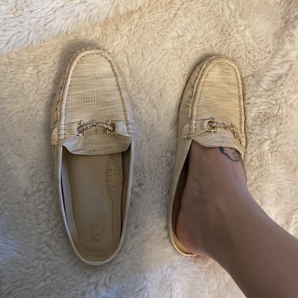 •Like new womens 41 Kozi loafers - Picture 3 of 4